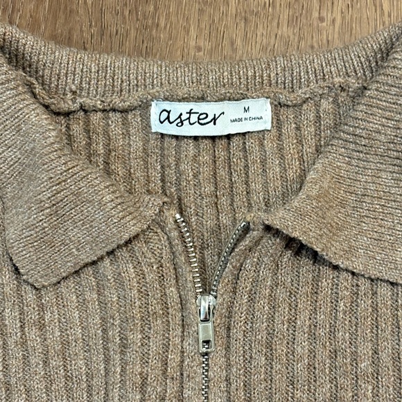 Tan Ribbed Cropped Zip Up Swester - Picture 4 of 6